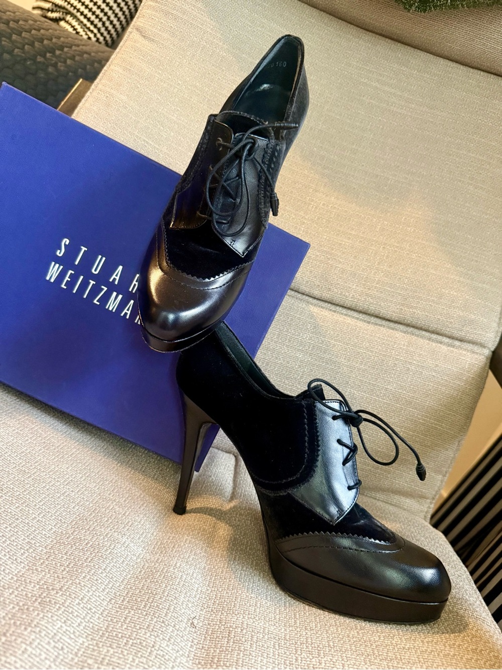 Stuart Weitzman Black Leather & Velvet Lace-Up Oxford Stiletto Pumps
